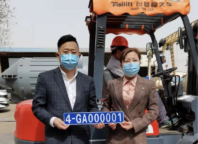 鄭州這輛叉車上國Ⅳ牌了系全省非道路移動機(jī)械的首輛